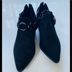 Black dress up shoes for woman
